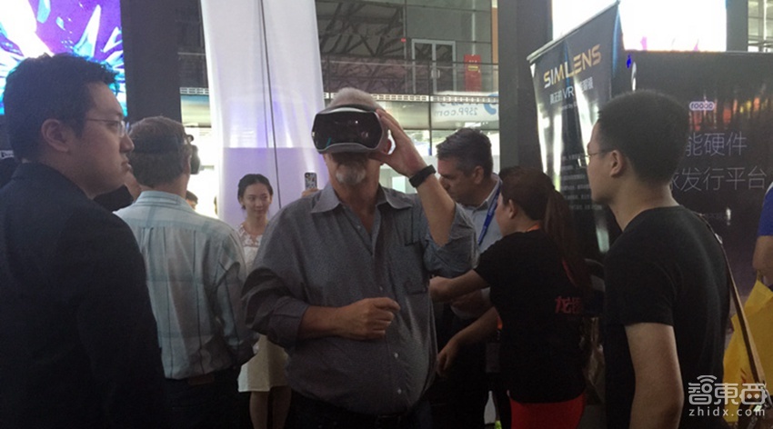 SimLens拿出首台VR一体机 虚拟现实有了第三条路