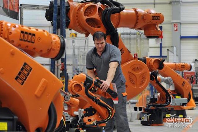 美的集团停牌 拟292亿元收购德国机器人制造商KUKA