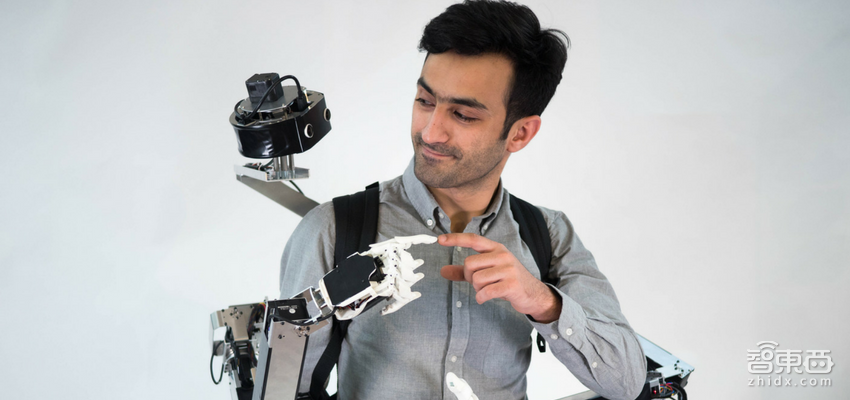 日本年轻教授研发机械臂背包 可用VR远程控制