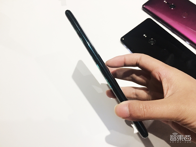 索尼Xperia XZ3手机国内首秀！换上OLED全面屏，抬手瞬间即可抓拍