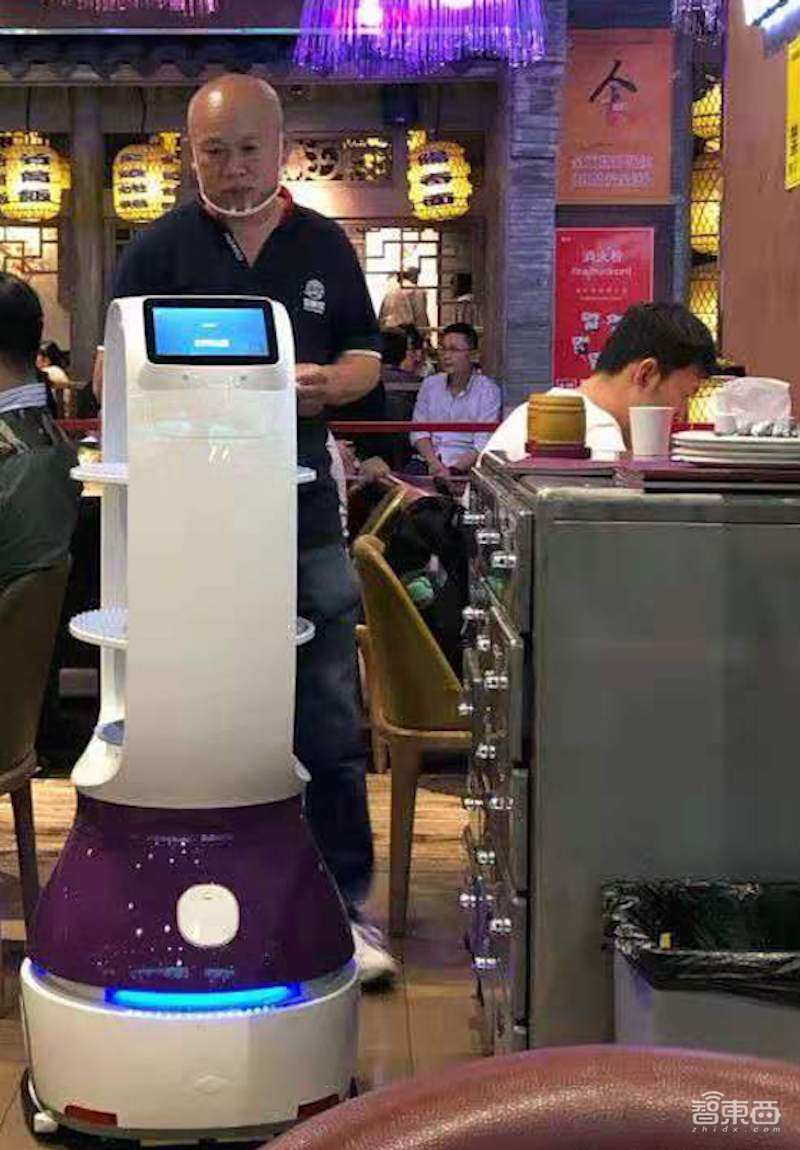 送餐机器人迎来落地潮!亲探北京市场真相,两大玩家斗法