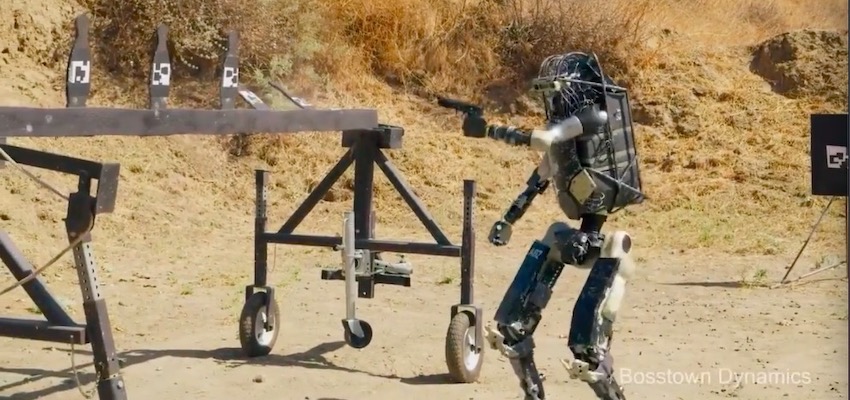 杀手机器人堪比“美国大兵”，居然还能翻滚射击