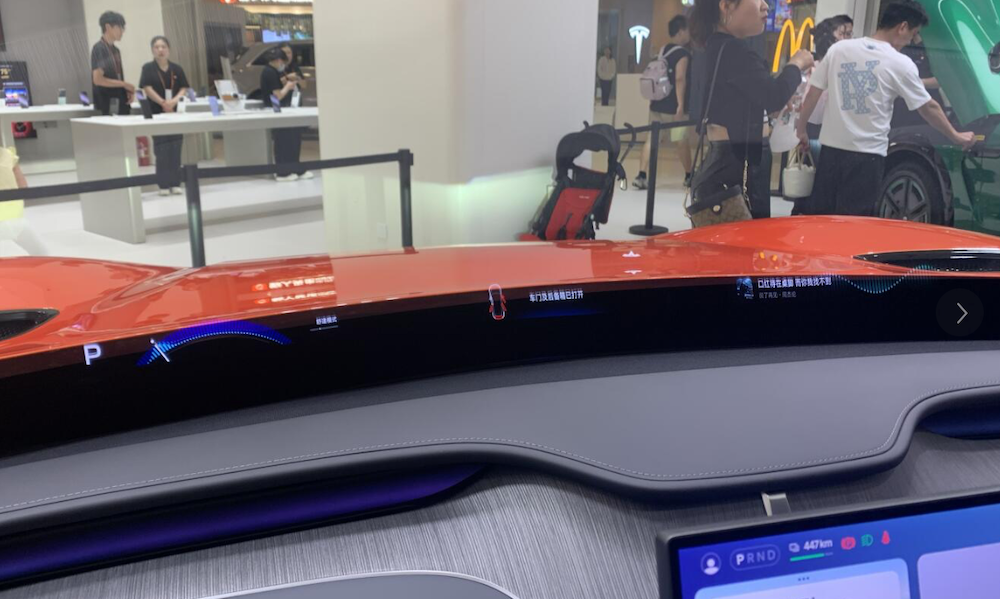小米YU7上市96小时:门店营业至凌晨三点,黄牛加价2万倒卖,友商报销定金抢单