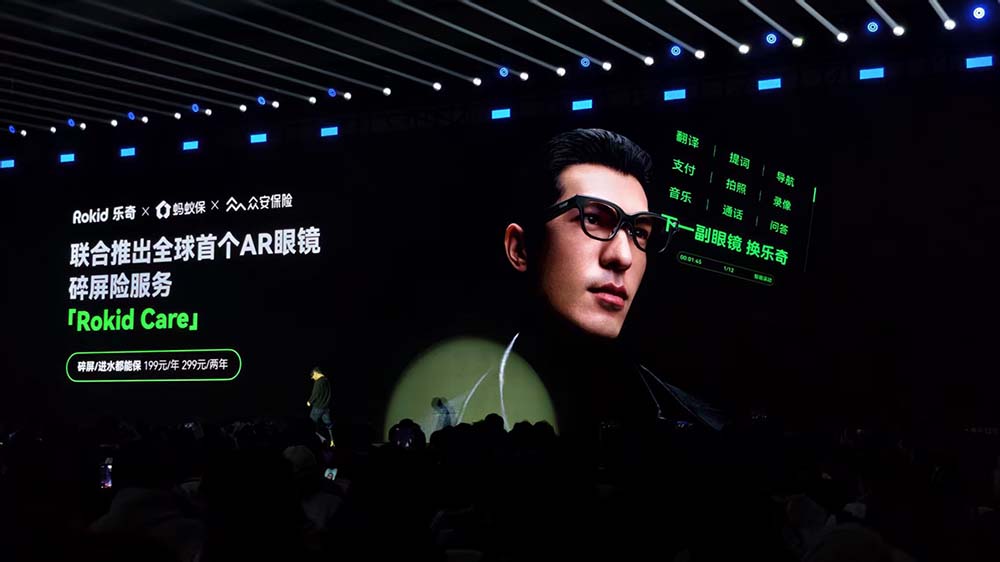 1500万次使用!日均佩戴8小时,同比增长800%,AI眼镜迎来“iPhone时刻”