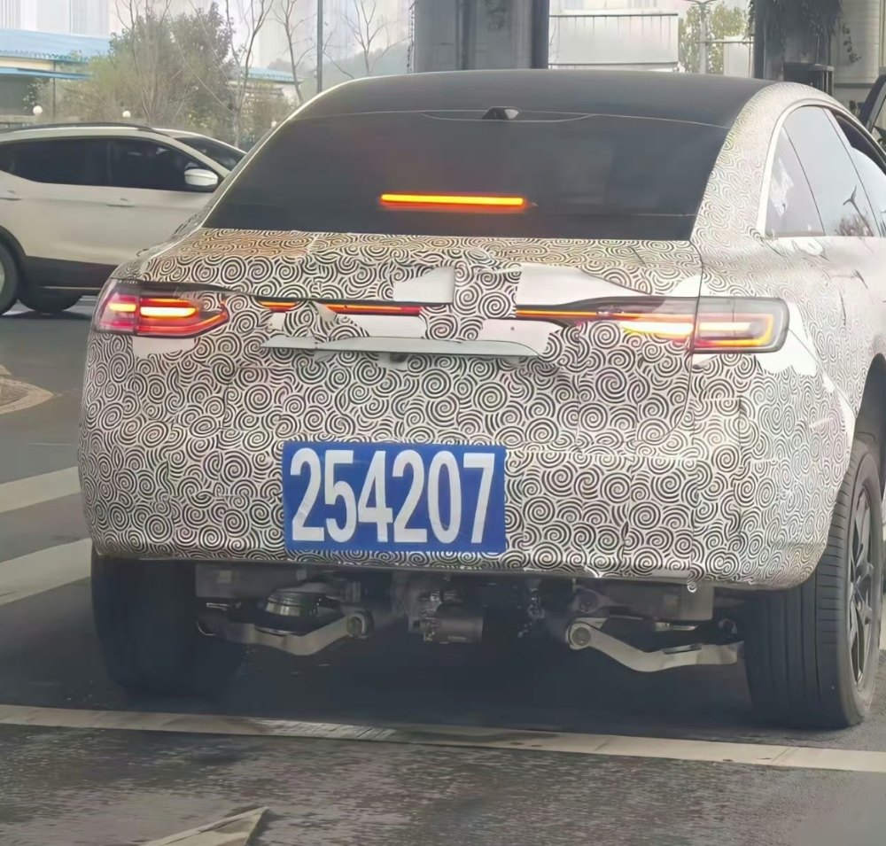 一年亏超60亿元!两大车企紧抱华为,合计投113亿搞研发
