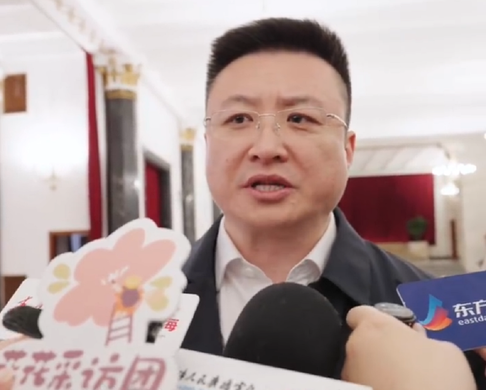 20+两会代表委员热议AI!王坚纠偏模型开源,雷军呼吁L2脱手处罚,甄子丹称打不过机器人