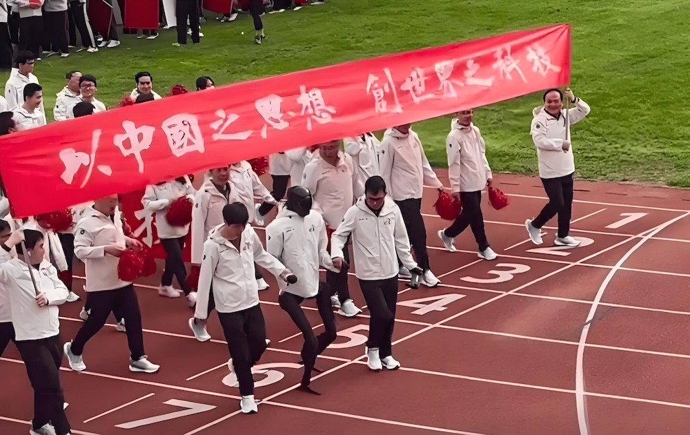 通研院重磅成果!一套策略让人形机器人学会后空翻、霹雳舞,准确率超90%
