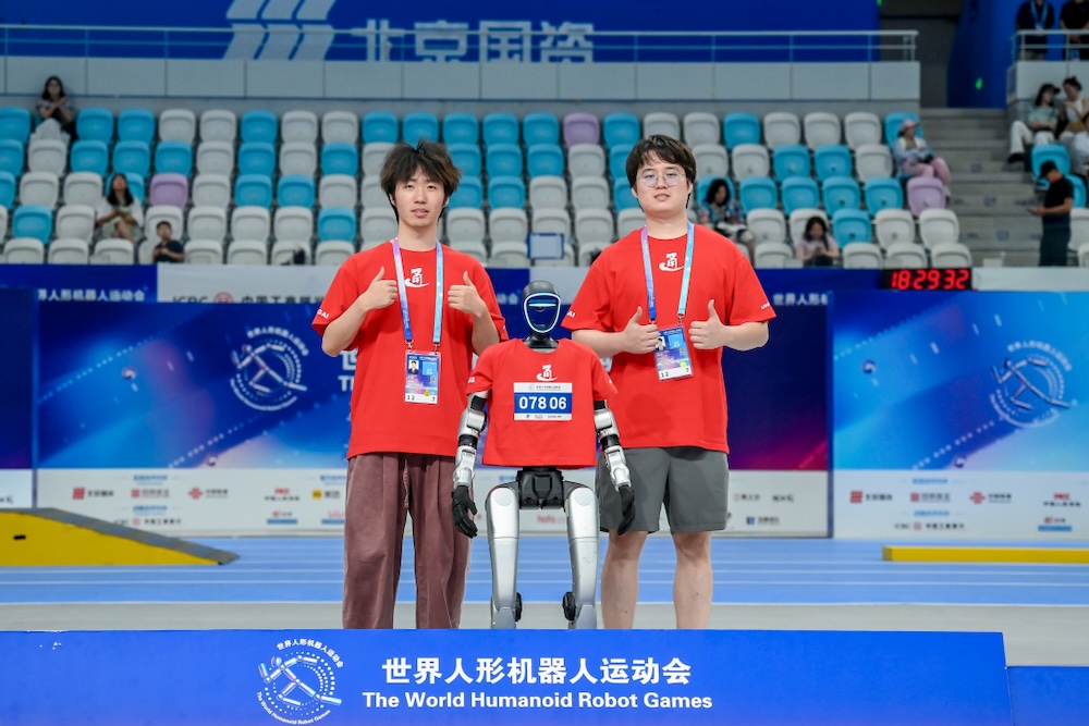 通研院重磅成果!一套策略让人形机器人学会后空翻、霹雳舞,准确率超90%