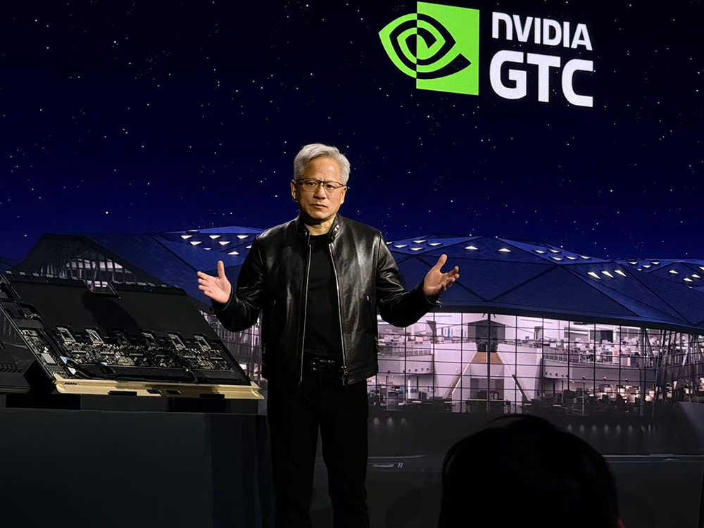 黄仁勋105分钟对话实录:万亿美元这么赚!谈中国、H200、养虾、Groq,炮轰DLSS 5批评者