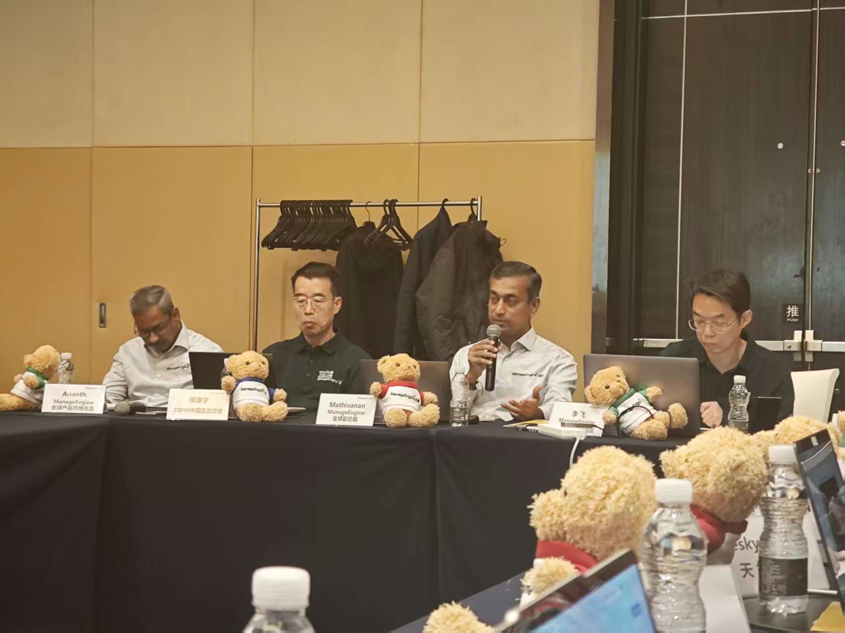 对话ManageEngine中国COO李飞:详解AI路线图,智能体是明确发展方向