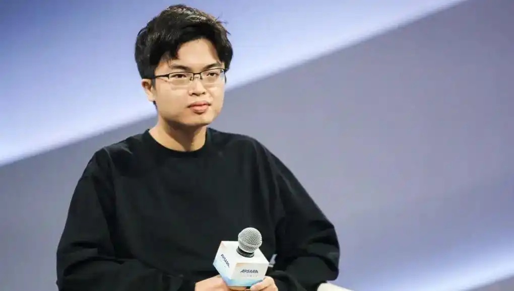 智谱首破5000亿!六小虎与DeepSeek千亿估值竞赛,谁的拳头最硬?