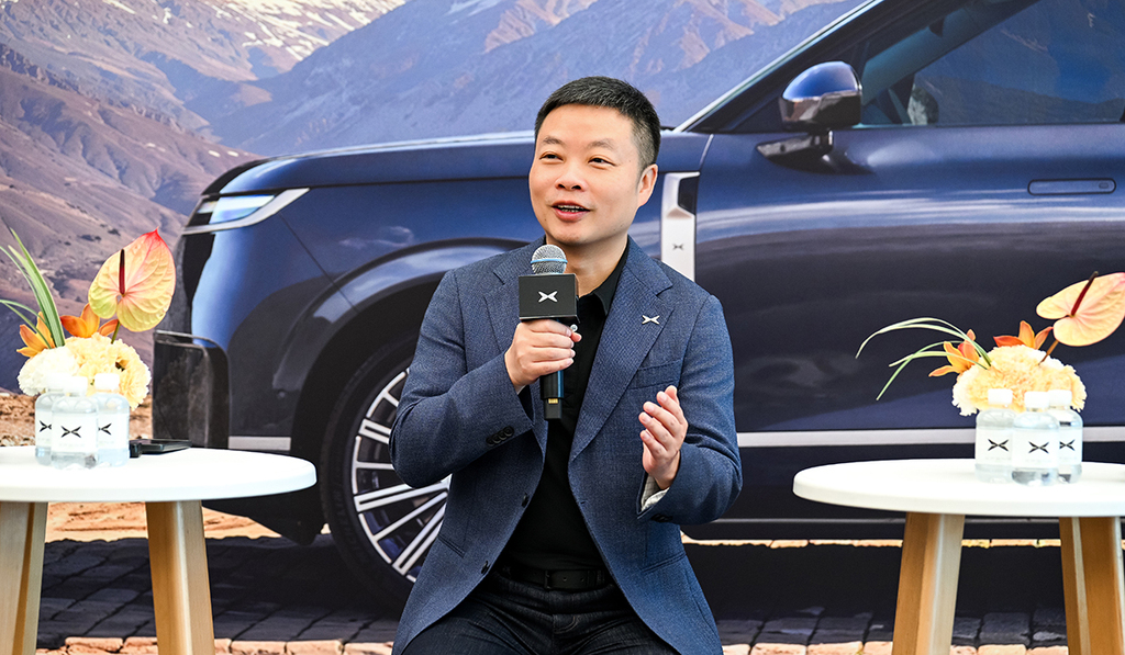 国仁对话何小鹏刘先明吴安飞:不按常理出牌的小鹏GX背后