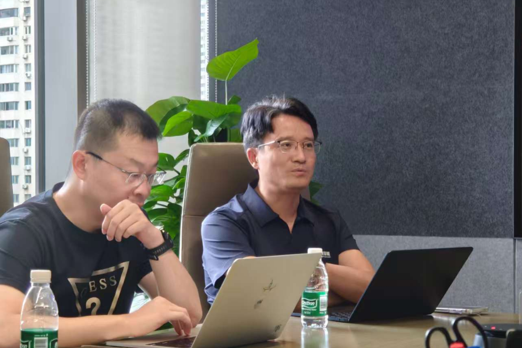 百融智能4款AI新品亮相WAIC!推出录音卡、工作手机,预告智能戒指