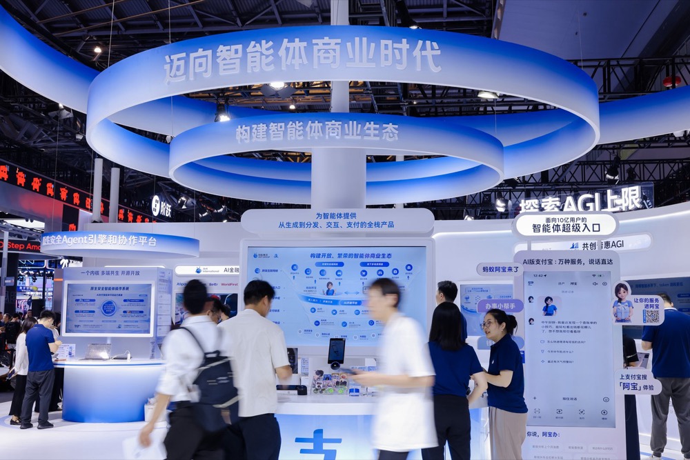 近十项发布密集登场,蚂蚁在WAIC甩出一串“AI全家桶”