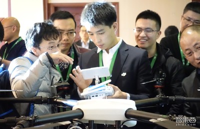 时隔八个月大疆植保无人机机再推二代 一台遥控器搞定了自主飞行