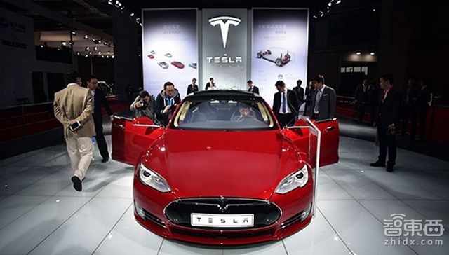 马斯克挖角巴宝莉 特斯拉搭线时尚界图个啥?