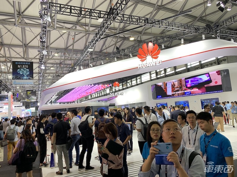 5G车联网大阅兵：华为、高通争秀V2X 电信移动发力远程驾驶