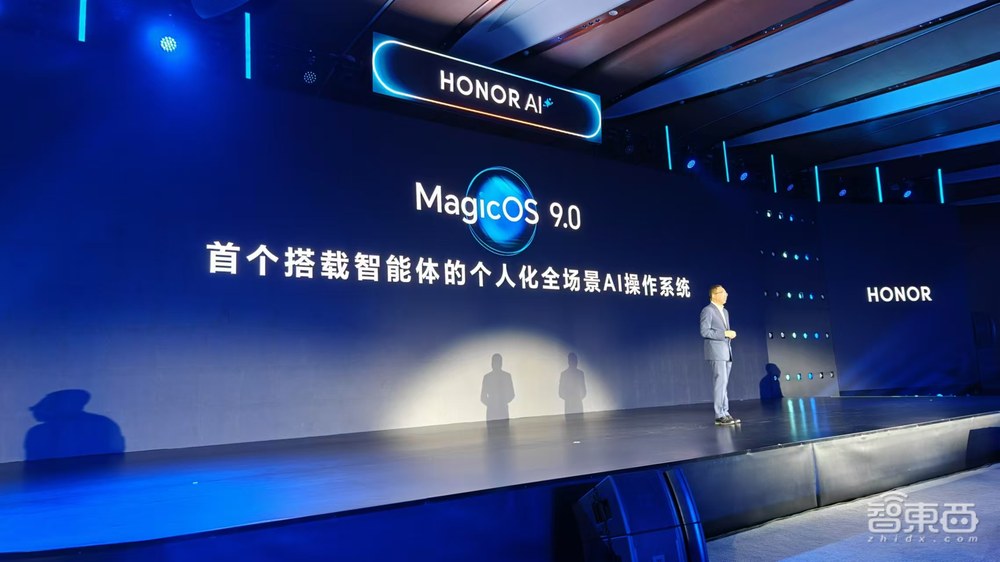 荣耀亮出AI OS大招,对话CEO赵明:未来的AI手机之战,要怎么打?