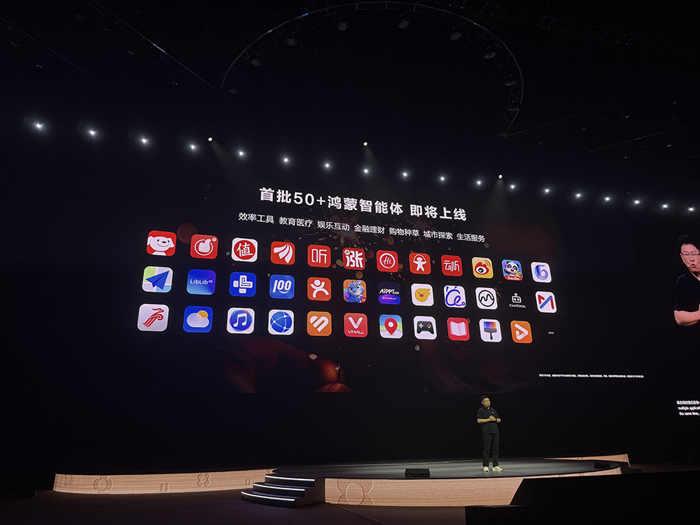 刚刚,华为超燃爆更!鸿蒙6和世界模型登场,升级盘古5.5引爆智能体革命