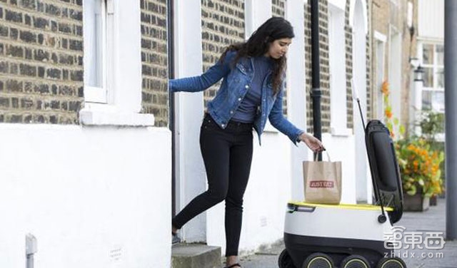 智东西晚报:传Google正在打造两款Nexus智能手表 锤子科技VR团队全面扩招