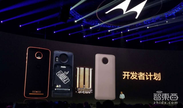 MOTO模块化手机中国落地 首推哈苏变焦相机模块