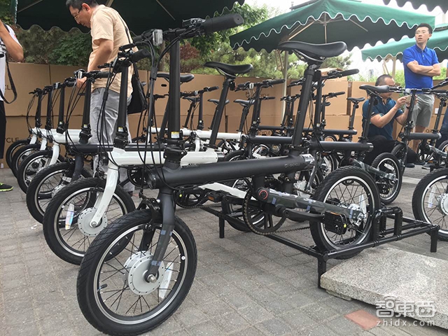 传说中的小米自行车来了 一款能折叠的电动助力车