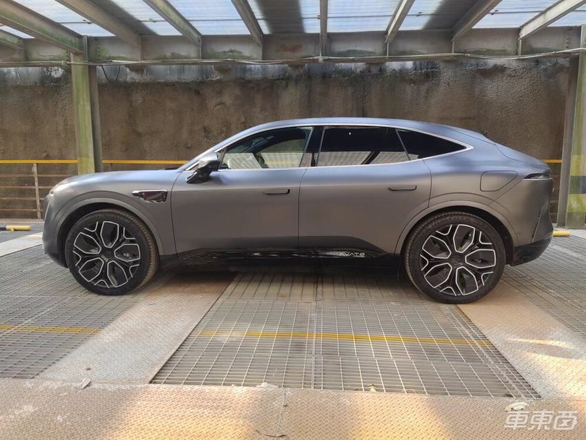 华为加持的智驾有多牛？阿维塔11智驾挑战北京环路