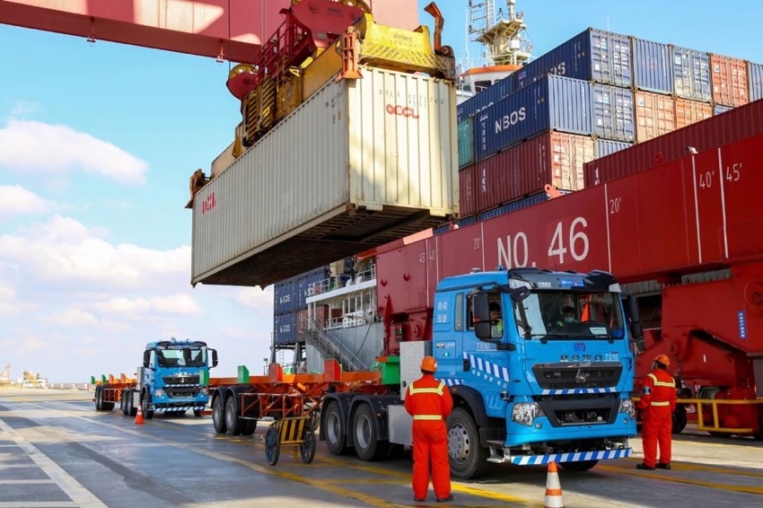 飞步科技获数亿元融资！自动驾驶卡车在港口落地一年，还送了百万件快递