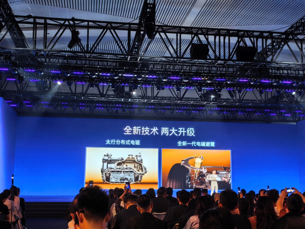 阿维塔双车齐发！搭载华为896线激光雷达，升级智能底盘