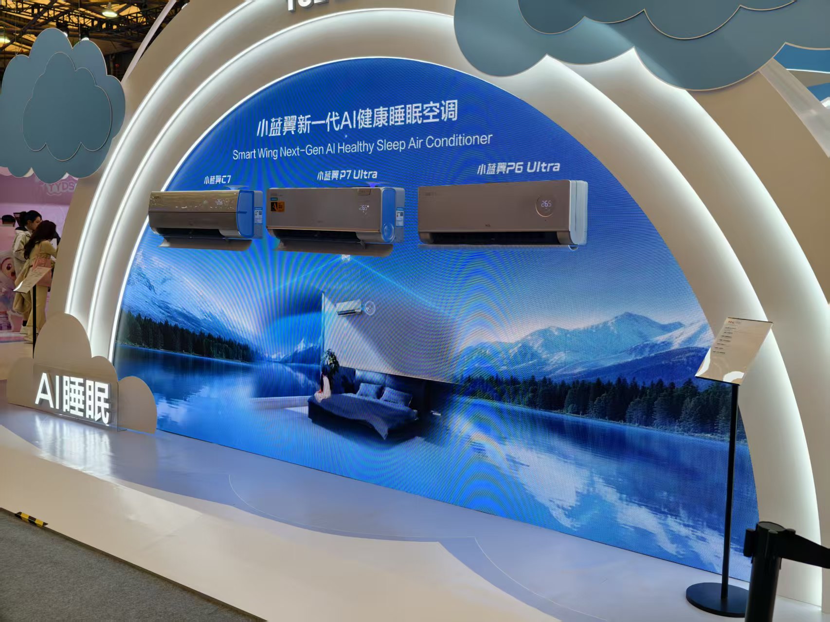 暴走两万步逛遍中国版CES!AI养龙虾、人形机器人火爆,追觅手机上手