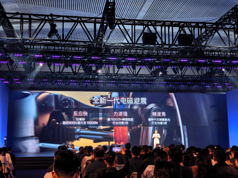 阿维塔双车齐发!搭载华为896线激光雷达,升级智能底盘