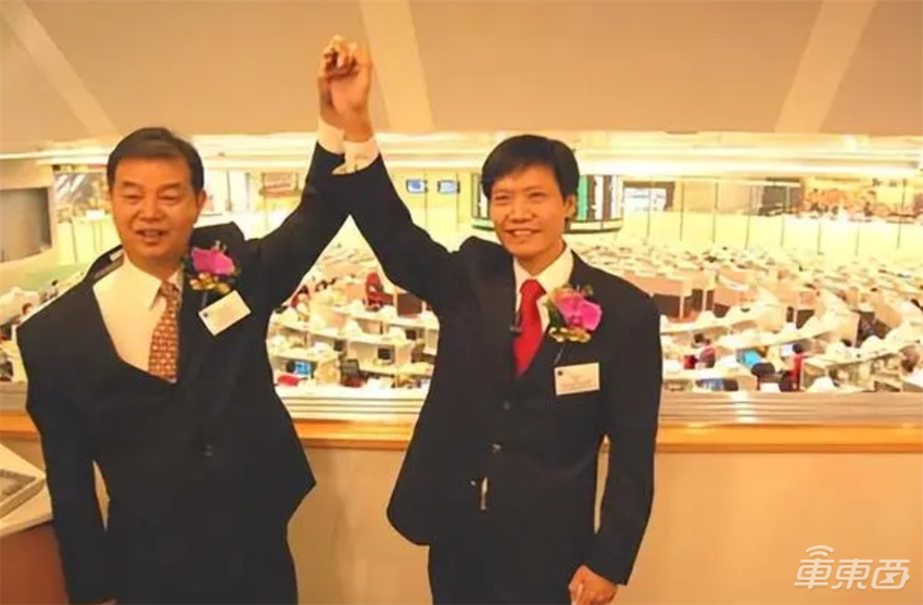 雷军一夜封神！SU7全年产能卖光，高管连夜回厂加班！黄牛纷纷开抢