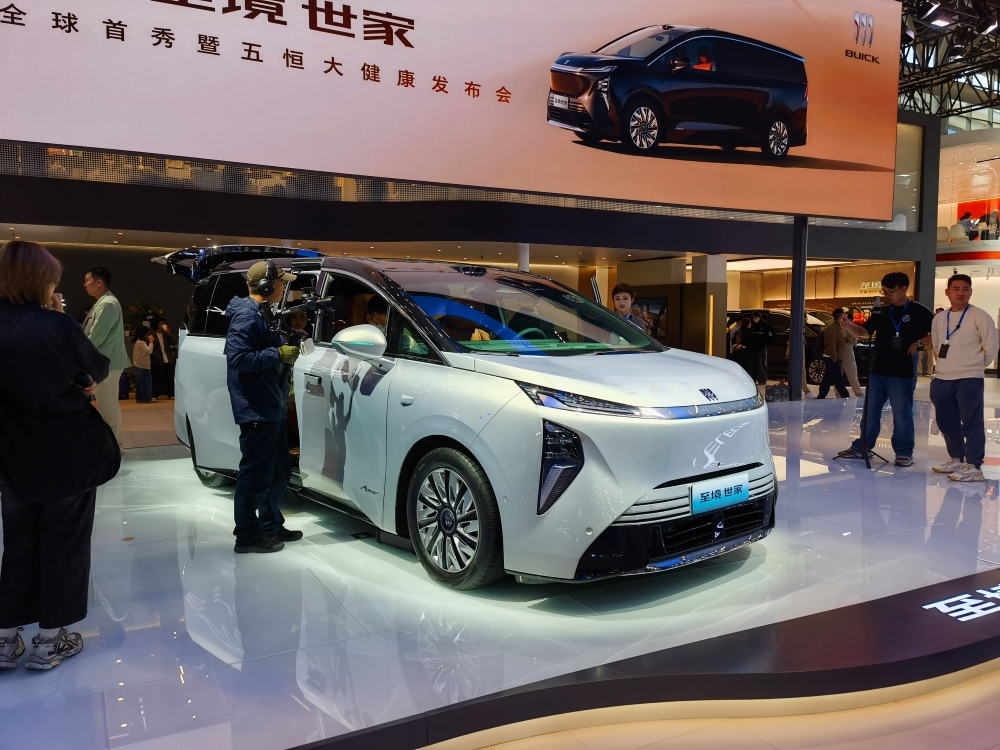 五大趋势看懂2025广州车展：增程纯电对攻，智驾成最大变量，华为稳坐“隐形C位”