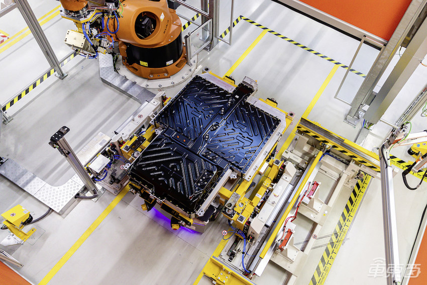 昨夜，奔驰亮出最强电动计划！明年就有四款纯电新车上市