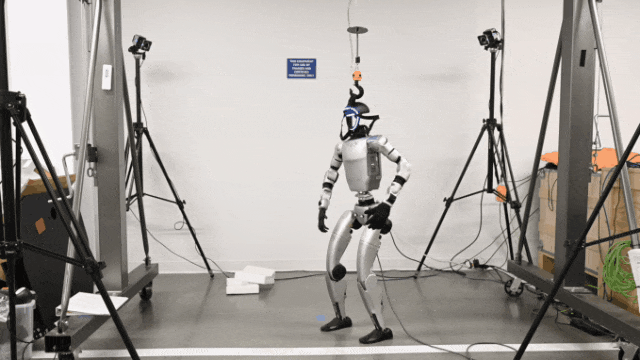 英伟达公布机器人黑科技!完美复刻科比、C罗、詹姆斯招牌动作