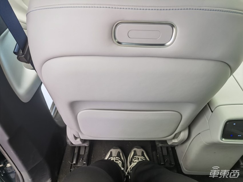 问界M9有多火？BBA车主扎堆体验，有人卖掉百万豪车选择下定