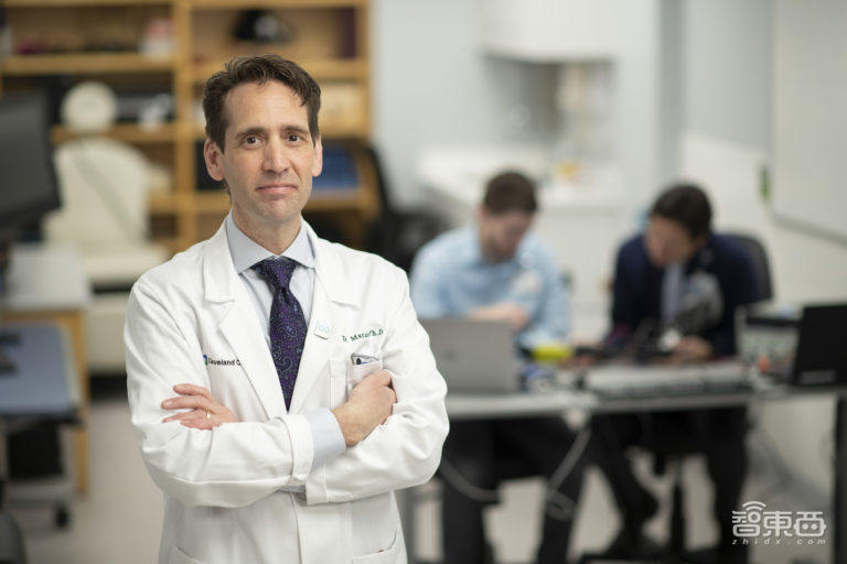 神经机器接口新进展！让“假肢”运动自然如真胳膊，登上Science子刊新封