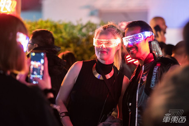 【多图】首试特斯拉火星皮卡!内部空间超大,车载系统帅爆了