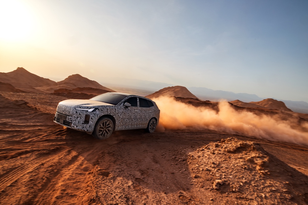 沃尔沃XC70亮相！首发超级混动架构，三颗电机上车