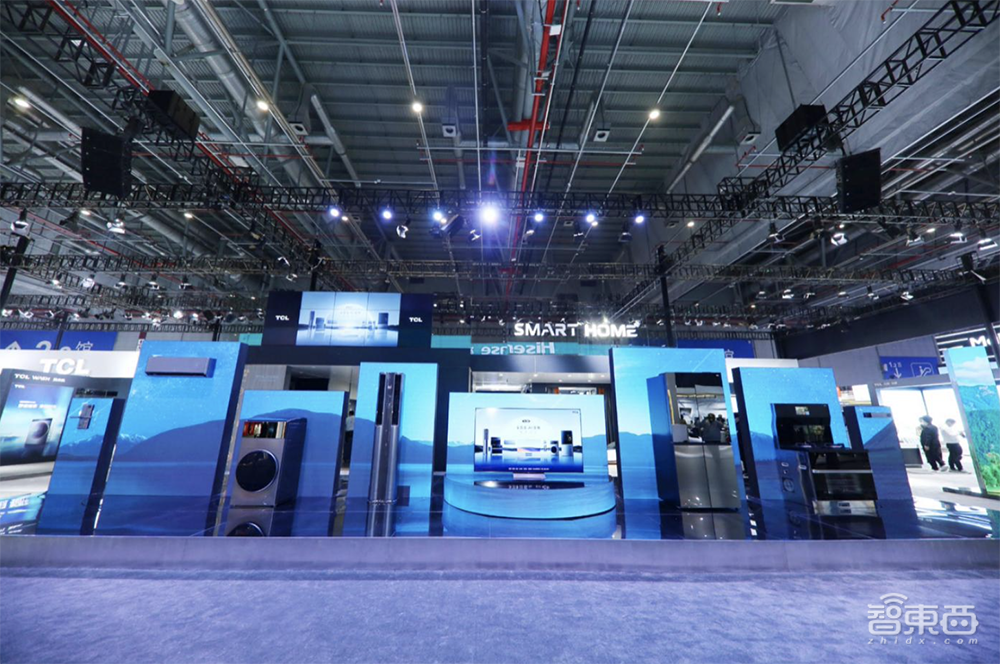 TCL推电竞游戏智屏C9!秀卷轴屏/大硅片,AI家电亮相AWE