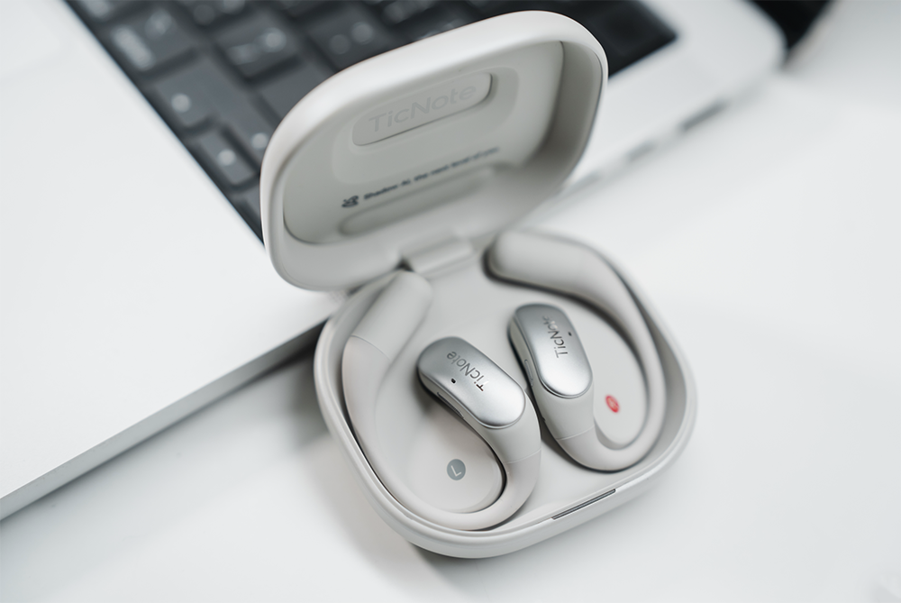 出门问问又发AI智能体硬件了,支持同声传译,还给团队协作送助攻