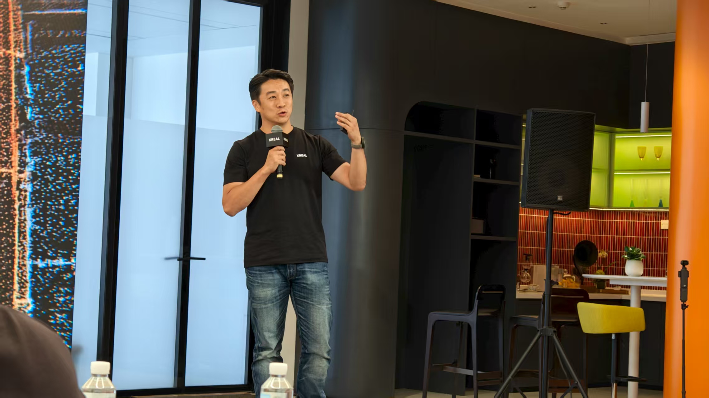 对话XREAL CEO徐驰：没有AR的AI是“睿智的盲人”，给小米AI眼镜打最高分