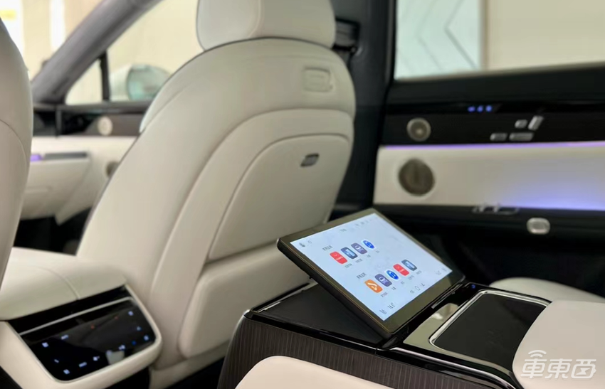 谁在看享界S9?实探北京两家门店,中年老板居多,家庭客户热情不高