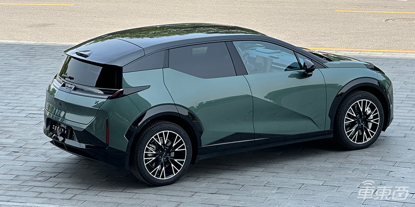 试驾纯电小钢炮极氪X：加速迅猛颜值高！三处细节待提升