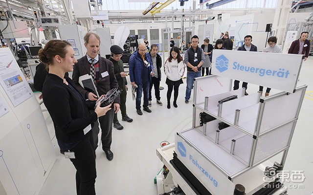 秒速造車(chē)！探訪大眾歐洲工廠，已被機(jī)器人占領(lǐng)