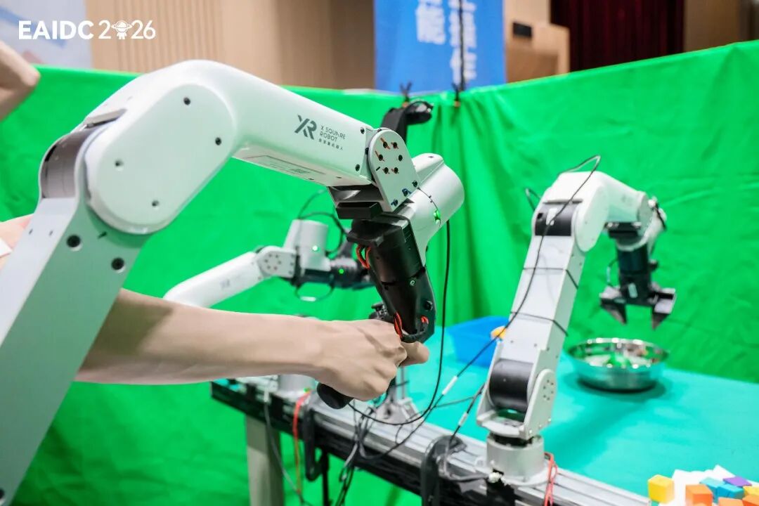 不看榜单看现场！百条机械臂同场开打，具身智能进入真机实战时代