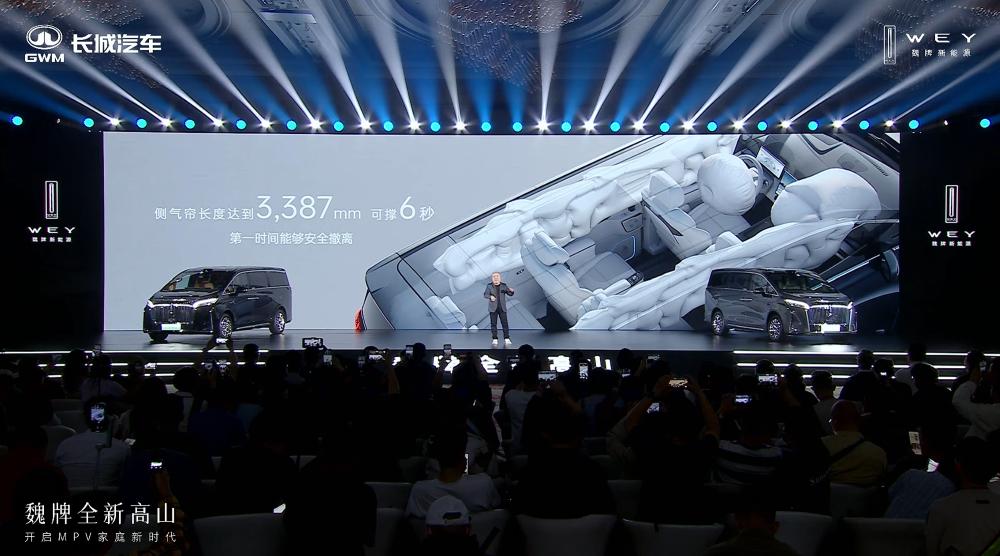 魏牌全新高山预售32.98万起，全系标配Hi4插混四驱，高管：打死不做增程