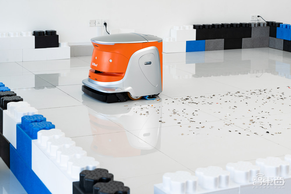 给写字楼搞卫生,4台机器人就够了!对话奇勃科技创始人王雪松
