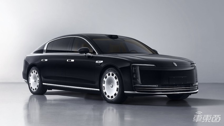 华为百万豪车增程纯电版同时亮相！比亚迪多款新车配备无人机，2025年新车更卷了