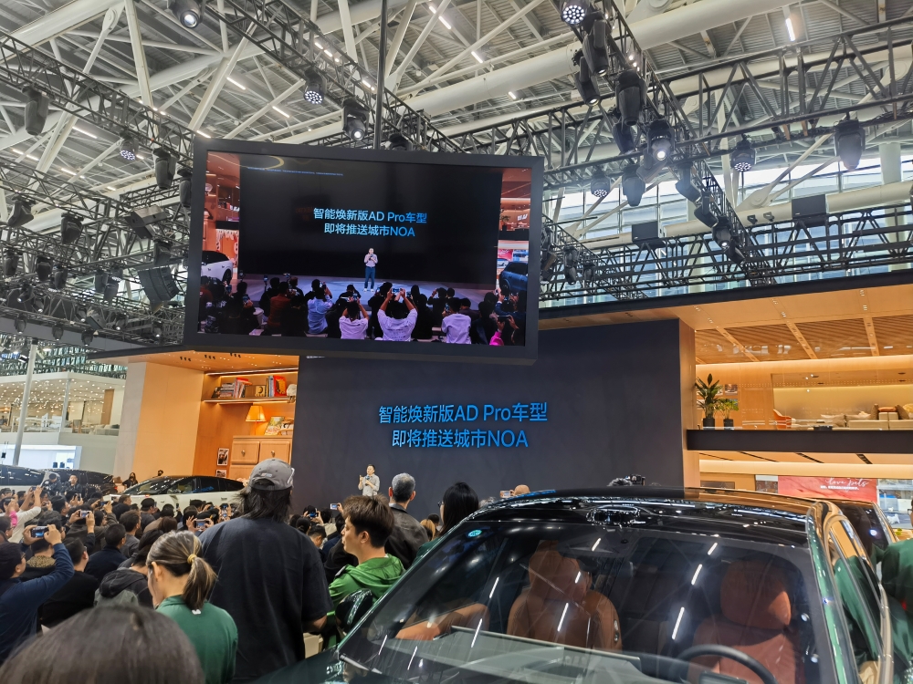 理想推出VLA充电功能！车辆可自主进出超充站，打通充电“最后100米”